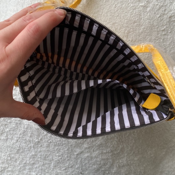 Marc Tetro Dachshund Crossbody Bag - Picture 7 of 8